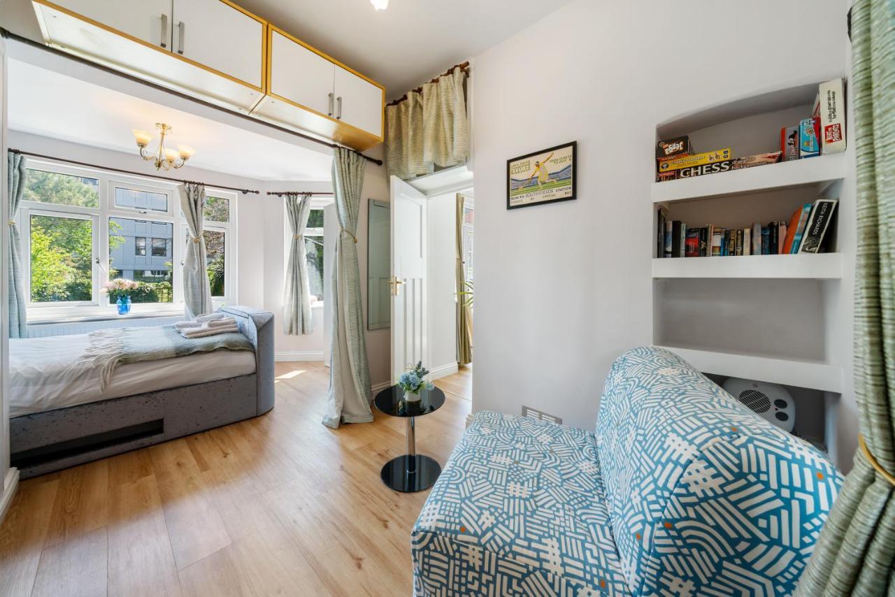 Lovely Garden Apartment In Wimbledon Town Centre With Private Parking By Wimbledon Holiday Lets London Exterior photo