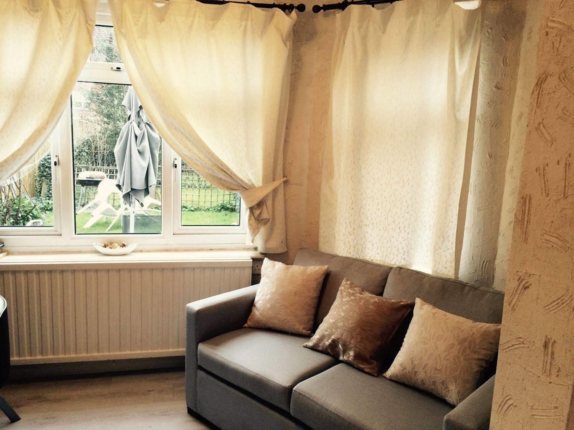 Lovely Garden Apartment In Wimbledon Town Centre With Private Parking By Wimbledon Holiday Lets London Exterior photo