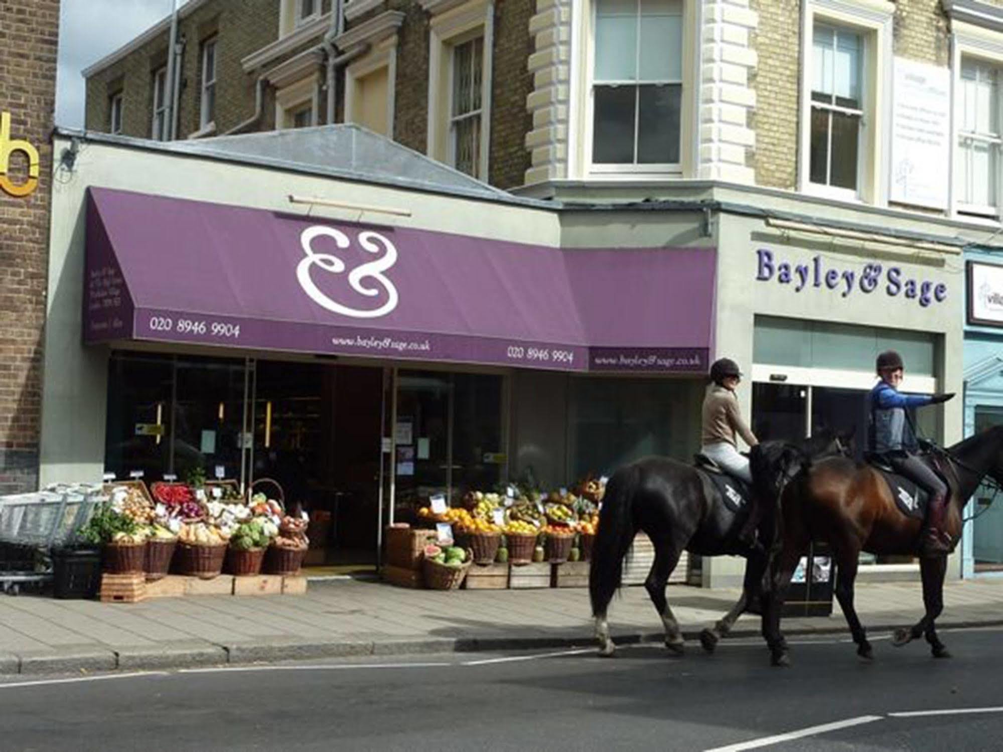 Lovely Garden Apartment In Wimbledon Town Centre With Private Parking By Wimbledon Holiday Lets London Exterior photo